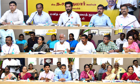 அரசு காலி பணியிடங்களை நிரப்ப விரைந்து நடவடிக்கை - அதிகாரிகளுக்கு அமைச்சர் சரத்குமார் உத்தரவு