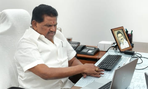 "கேரளா துபாயிலா இருக்கிறது?" கனிமவள லாரிகளை அனுமதிக்கக்கோரி திமுக எம்எல்ஏ அனிதா ராதாகிருஷ்ணன் ஆவேசம்

