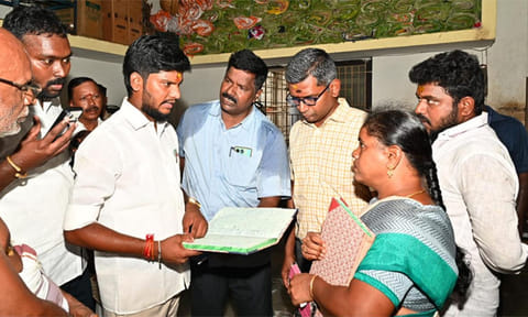 ஸ்ரீரங்கம் கோவிலில் அறநிலையத்துறை அமைச்சர் ரமேஷ் ஆய்வு 
