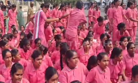 திருச்சி நர்சிங் மாணவிகள் போராட்டம் வாபஸ்