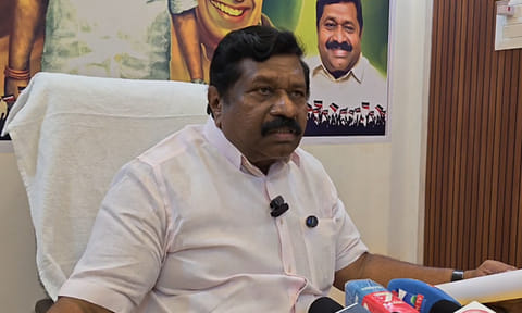 தமிழக காங்கிரஸ் என்பது ஒரு ஒட்டுண்ணி:  அ.தி.மு.க. எம்.பி. இன்பதுரை பரபரப்பு பதிவு
