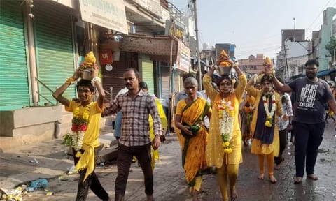மதுரை மாவட்டம் சோழவந்தான் ஜெனகை மாரியம்மன் கோவில் வைகாசி திருவிழா, பால்குட ஊர்வலம்