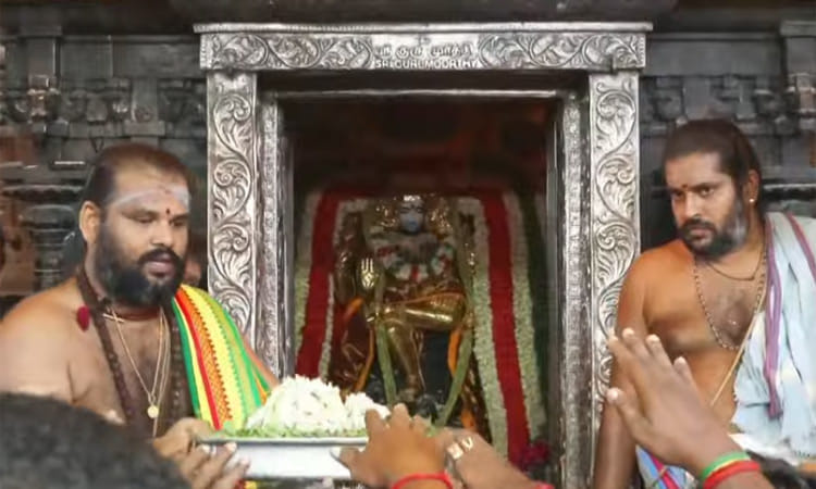 மிதுன ராசியில் இருந்து கடக ராசிக்கு இடம்பெயர்ந்தார் குரு பகவான்.. கோவில்களில் சிறப்பு வழிபாடு