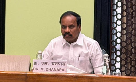 மிகப்பெரிய அளவில் பண பரிமாற்றம்: த.வெ.க.வில் சேர்ந்த முன்னாள் எம்.எல்.ஏ.க்கள் மீது அ.தி.மு.க. எம்.பி. குற்றச்சாட்டு