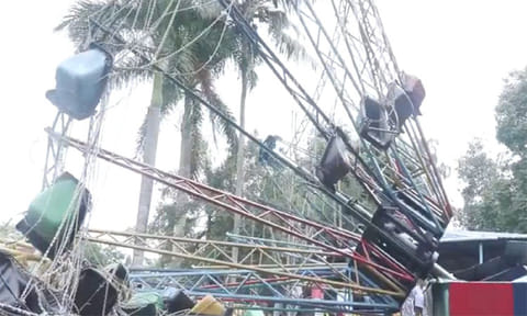 கேரளாவில் ராட்டினம் முறிந்து விழுந்து விபத்து