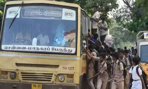 அரசு பஸ்களில் மாணவர்கள் கட்டணமின்றி பயணிக்கலாம் - போக்குவரத்துறை அமைச்சர் 