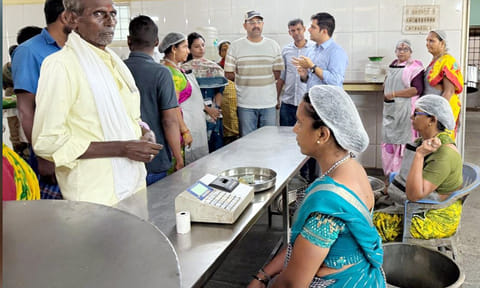 ராயபுரம் மண்டலத்திற்குட்பட்ட பகுதிகளில் வளர்ச்சித் திட்டப்பணிகள் குறித்து மாநகராட்சி ஆணையாளர் ஆய்வு