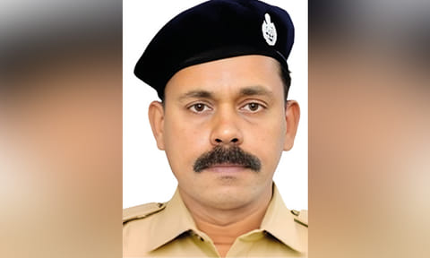 லஞ்சம் வாங்கியபோது சுற்றி வளைப்பு.. சுவர் ஏறி குதித்து தப்பி ஓடிய போலீஸ் துணை சூப்பிரண்டு கைது
