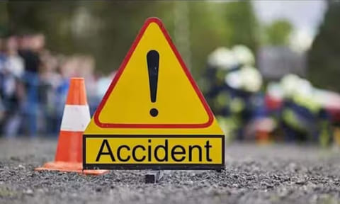 மத்திய பிரதேசம்:  டிராக்டர் கவிழ்ந்ததில் 6 பேர் பலி; 40 பேர் காயம்
