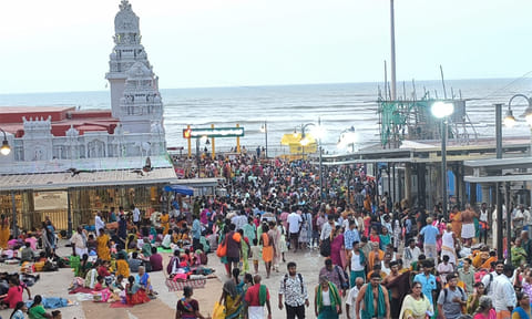 வைகாசி விசாக திருவிழா: முருகன் கோவில்களில் குவிந்த பக்தர்கள்