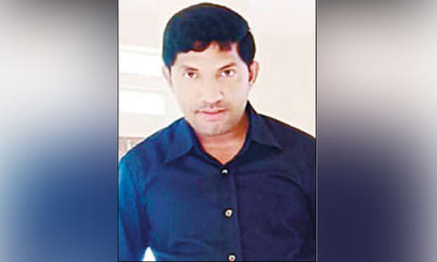 பிணவறையில் பெண் சடலங்களை நிர்வாணமாக ரசிக்கும் வக்கிர குணம் கொண்ட  ஊழியர்