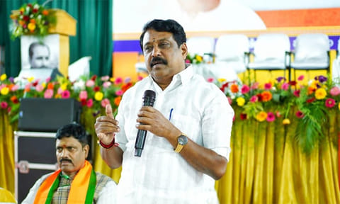 முந்தைய ஆட்சியில் இன்னலுற்ற மக்கள் இன்றும் அதே துயரக் கடலில்தான் மூழ்கியுள்ளனர்; நயினார் நாகேந்திரன்

