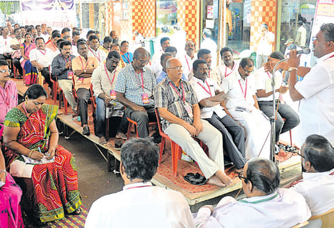 சென்னையில் ஜாக்டோ-ஜியோ அமைப்பினர் காலவரையற்ற உண்ணாவிரதம்