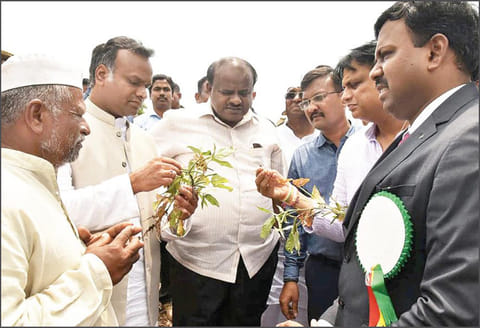 கர்நாடக மாநிலத்தில் பெட்ரோல், டீசல் லிட்டருக்கு ரூ.2 குறைப்பு இன்று முதல் அமல் முதல்-மந்திரி குமாரசாமி அறிவிப்பு