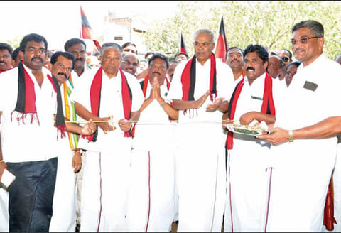 நெல்லை நாடாளுமன்ற தொகுதிக்கு உட்பட்ட 6 சட்டசபை தொகுதிகளுக்கும் தேவையான வசதிகளை செய்து தருவேன் தி.மு.க. வேட்பாளர் ஞானதிரவியம் வாக்குறுதி