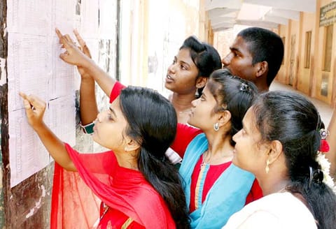 பிளஸ்–2 தேர்வு முடிவுகள்: 85.47 சதவீத மாணவ–மாணவிகள் தேர்ச்சி மாநில அளவில் வேலூர் கடைசி இடத்தை பிடித்தது