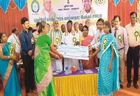 பெண்கள் சுயமாக முன்னேற தொகுதிக்கு 5 ஆயிரம் பசுமாடுகள் வழங்க திட்டம் முதல்-அமைச்சர் நாராயணசாமி தகவல்
