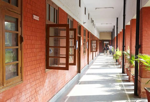 காஷ்மீரில் பலியான வீரர்களின் பெயர்களை அரசு பள்ளிகளுக்கு சூட்ட ராஜஸ்தான் அரசு முடிவு