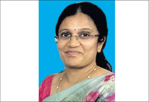 இடைத்தேர்தல் அறிவிக்கப்பட்டுள்ள 18 தொகுதிகளுக்கு அ.தி.மு.க. வேட்பாளர்கள் அறிவிப்பு முன்னாள் அமைச்சர் பாலகிருஷ்ணா ரெட்டி மனைவிக்கு வாய்ப்பு
