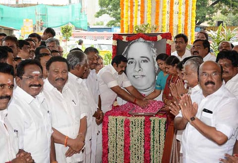அண்ணா பிறந்த நாள்: எடப்பாடி பழனிசாமி -ஓ.பன்னீர் செல்வம்- மு.க.ஸ்டாலின் மாலை அணிவிப்பு
