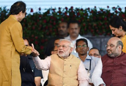 மோடி அலை மங்கிவிட்டது ‘ராகுலுக்கு நாட்டை வழி நடத்தும் திறன் இருக்கிறது’ சிவசேனா சொல்கிறது
