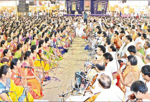 திருவையாறு தியாகராஜர் ஆராதனை விழாவில் ஆயிரக்கணக்கான இசை கலைஞர்கள் கலந்து கொண்டனர்