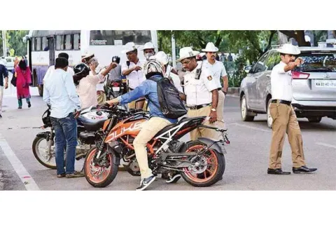மைசூருவில் விதிமீறல்களை தடுக்க போக்குவரத்து போலீசார் தீவிர கண்காணிப்பு