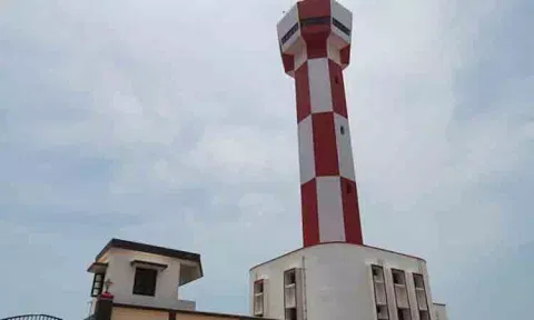 தனுஷ்கோடியில் காட்சி பொருளான கலங்கரை விளக்கம்