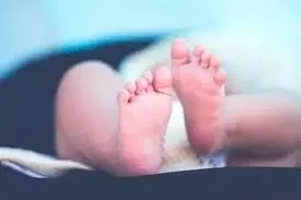 பிறந்து 12 நாட்களேயான பச்சிளங்குழந்தை தொட்டிலில் தூங்கியபோது திடீர் சாவு; அந்தியூர் அருகே பரிதாபம்