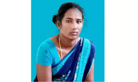 வீட்டில் கள்ளக் காதலனுடன் தனிமையில் இருந்த மனைவி - நேரில் பார்த்ததால் கணவன் எடுத்த விபரீத முடிவு...!