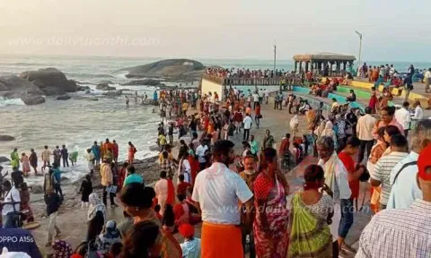 கன்னியாகுமரியில் குவிந்த சுற்றுலா பயணிகள்