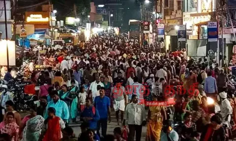 திருவண்ணாமலையில் லட்சக்கணக்கான பக்தர்கள் கிரிவலம்