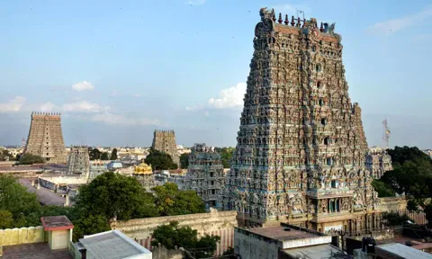 கார்த்திகை திருவிழா: மீனாட்சி அம்மன் கோவிலில் 1-ந்தேதி கொடியேற்றத்துடன் தொடக்கம்
