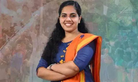 திருவனந்தபுரம் மேயருக்கு எதிராக எதிர்க்கட்சிகள் போராட்டம் - கேரளாவில் மாமன்ற கூட்டத்தில் பரபரப்பு