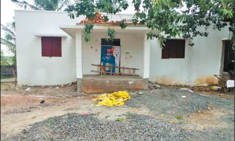மந்த கதியில் நடந்து வரும் வல்லக்கோட்டை ஊராட்சி மன்ற அலுவலக கட்டுமான பணி - விரைந்து முடிக்க பொதுமக்கள் கோரிக்கை