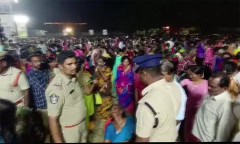 சந்திரபாபு தலைமையில் நடைபெற்ற நிகழ்ச்சியில் கூட்ட நெரிசல் - 3 பேர் பலி