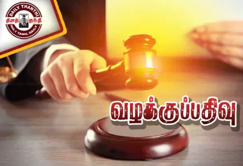 கார் மீது மோட்டார் சைக்கிள் மோதல்; தட்டிக்கேட்ட வாலிபர் மீது தாக்குதல்