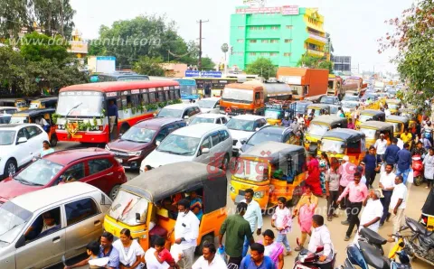 வேலூர் கிரீன் சர்க்கிள் பகுதியில் திடீர் போக்குவரத்து நெரிசல்
