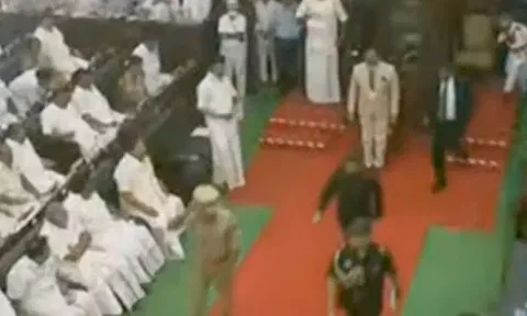 தமிழக சட்டசபையில் பரபரப்பு...! கவர்னர் உரைக்கு எதிராக தீர்மானம் நிறைவேற்றம்
