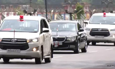 மாநில அரசுடன் மோதல் போக்கு: டெல்லி புறப்பட்டார் தமிழ்நாடு கவர்னர் ஆர்.என்.ரவி...!