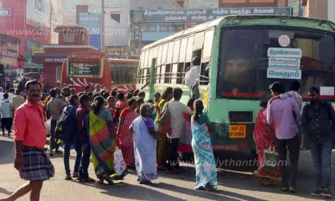 மத்திய பஸ் நிலையத்தில் அலைமோதிய மக்கள் கூட்டம்