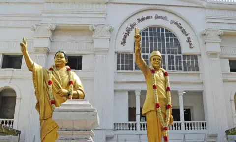 அதிமுக தலைமை அலுவலகத்தில் மூத்த நிர்வாகிகள் திடீர் ஆலோசனை...!