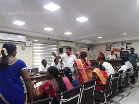பள்ளிபாளையம் நகராட்சி கூட்டம்