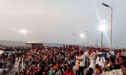 கன்னியாகுமரியில் குவிந்த சுற்றுலா பயணிகள்