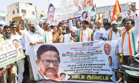 அதானி குழும விவகாரத்தை கண்டித்து போரூர் எஸ்.பி.ஐ. வங்கி முன்பு காங்கிரசார் ஆர்ப்பாட்டம்