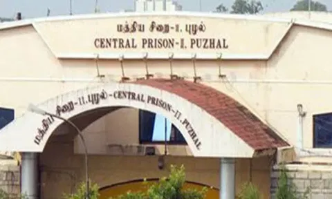 புழல் ஜெயிலில் சிறை காவலருக்கு கொலை மிரட்டல் - கைதி மீது போலீசில் புகார்