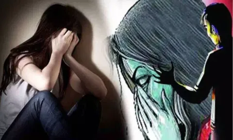 மாணவியை பலமுறை பலாத்காரம் செய்து விடுதியில் தூக்கில் தொங்கவிட்ட கல்லூரி முதல்வர் - நாட்டையே உலுக்கிய கொடூர சம்பவம்