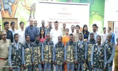 வண்டலூர் உயிரியல் பூங்காவில் தாய்லாந்தில் சிறப்பு பயிற்சி பெற்று திரும்பிய யானை பாகன்களுக்கு பரிசு