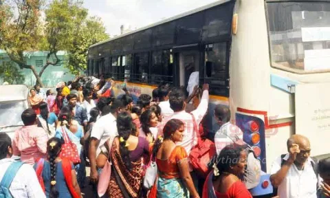 மத்திய பஸ் நிலையத்தில் அலைமோதிய மக்கள் கூட்டம்