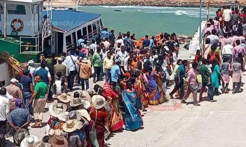 கன்னியாகுமரியில் குவிந்த சுற்றுலா பயணிகள்